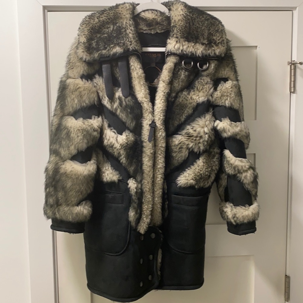 Beautiful fur coat, like new. I wore it a couple of times.